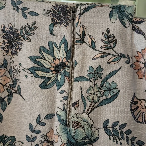 LOFT Above the Knee Length Floral Skirt Size 16 - Picture 2 of 7